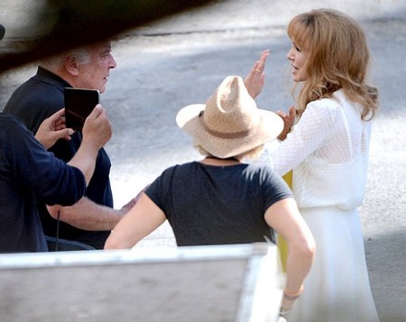 Hé lộ những hình ảnh đầu tiên của Brangelina trong phim mới - 5 Hé lộ những hình ảnh đầu tiên của Brangelina trong phim mới