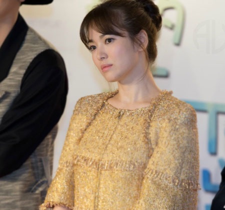 Không cần trang điểm quá đậm, Song Hye Kyo vẫn đẹp hút hồn.