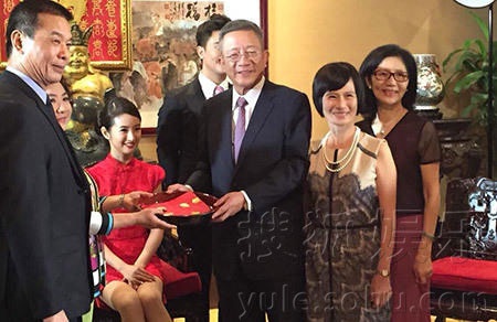 Lâm Y Thần xinh đẹp, dịu dàng trong tiệc đính hôn