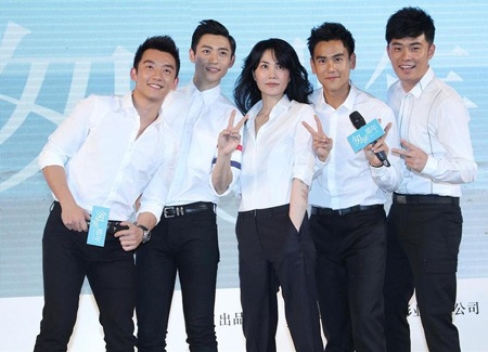 Vương Phi trẻ trung và giản dị tham dự buổi họp báo giới thiệu kế hoạch thực hiện MV