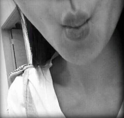 Angela Baby chứng tỏ cô không làm cằm Vline như những lời đồn thổi.