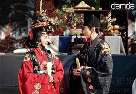 Những người chứng kiến hôn lễ này đều cảm giác như đang xem một bộ phim cổ trang.