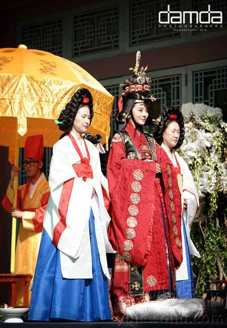 Những người chứng kiến hôn lễ này đều cảm giác như đang xem một bộ phim cổ trang.