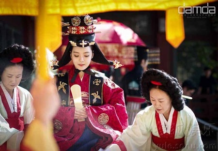 Những người chứng kiến hôn lễ này đều cảm giác như đang xem một bộ phim cổ trang.