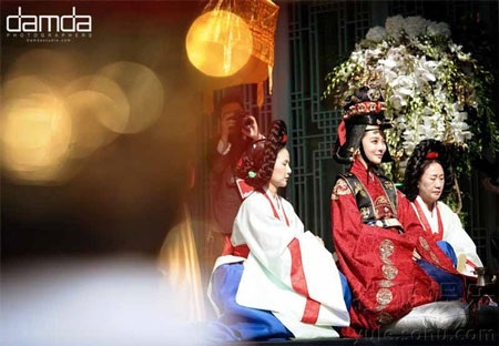 Những người chứng kiến hôn lễ này đều cảm giác như đang xem một bộ phim cổ trang.