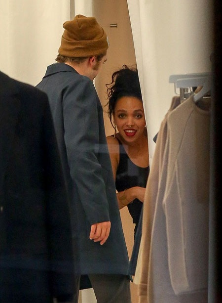 FKA nhận được sự cưng chiều và tình cảm của Robert.