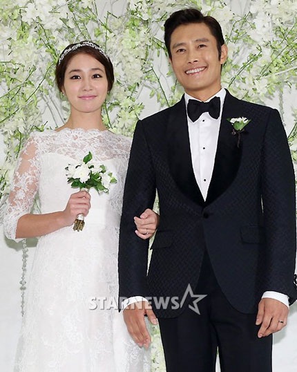 Vợ Lee Byung Heon đã tha thứ cho anh sau scandal "tống tiền" - 2 Mọi mâu thuẫn hiểu lầm giữa vợ chồng Lee Min Jung và Lee Byung Heon được giải tỏa.