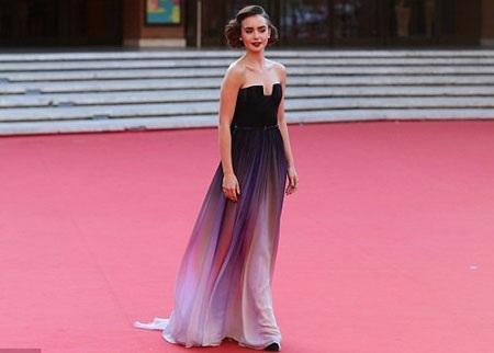 Cô con gái của Phil Collins hiện là một trong những mỹ nhân trẻ với lý lịch sạch sẽ tại Hollywood.