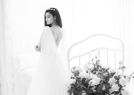 Cậu nhóc 3 tuổi Shushi tạo dáng tự nhiên và đáng yêu bên mẹ trong loạt ảnh mới.