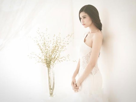 Cậu nhóc 3 tuổi Shushi tạo dáng tự nhiên và đáng yêu bên mẹ trong loạt ảnh mới.