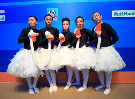 Choáng trước sư sáng tạo của vũ đoàn "Ơn giời, cậu đây rồi!" - 1 Vũ đoàn “Ơn giời, cậu đây rồi!”