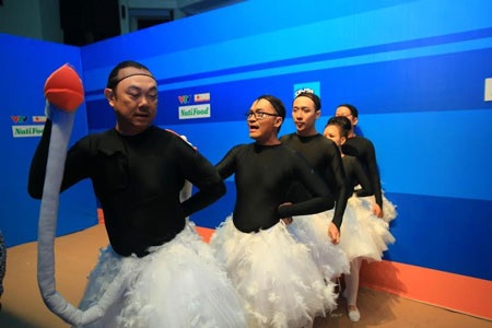 Choáng trước sư sáng tạo của vũ đoàn "Ơn giời, cậu đây rồi!" - 2 Tích cực tập luyện cho tiết mục mở màn