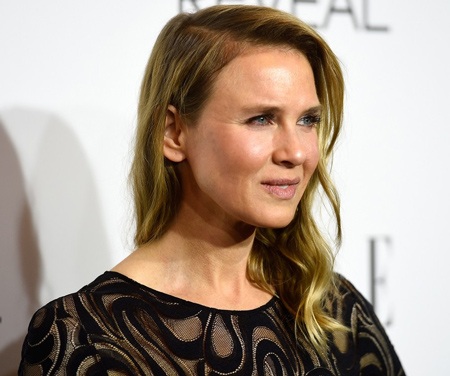 So với vài năm trước, Renee của hiện tại (trái) trông trẻ hơn nhưng cũng khác lạ hơn!