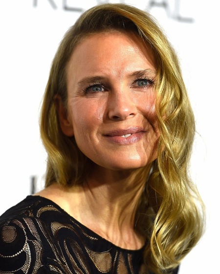 So với vài năm trước, Renee của hiện tại (trái) trông trẻ hơn nhưng cũng khác lạ hơn!