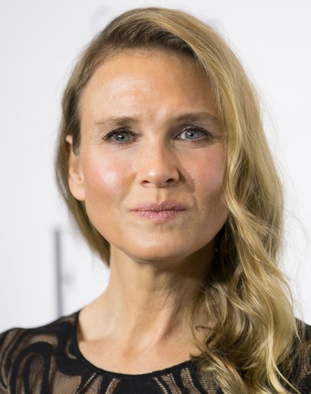 So với vài năm trước, Renee của hiện tại (trái) trông trẻ hơn nhưng cũng khác lạ hơn!