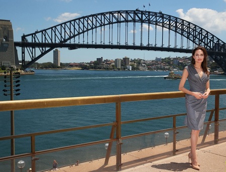 Hôm nay 18/11, Angelina Jolie tham dự buổi chụp hình quảng cáo cho bộ phim