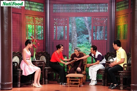Hoài Linh và những nhân vật trong “Ơn giời, cậu đây rồi!” - 2 Ông Tía khó tính bắt
bẻ các con