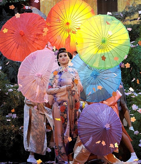 Lady Gaga cải trang thành võ sỹ đạo - 8 Normal