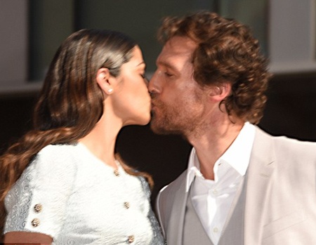 Matthew McConaughey khoe vợ con trong ngày nhận sao trên Đại lộ danh vọng - 4 Camila khóa môi chồng say đắm để chúc mừng thành công mới của anh.