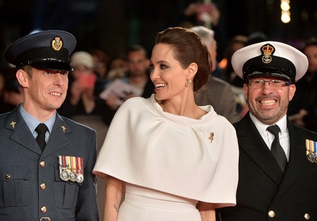 Lộ ảnh Angelina Jolie và Brad Pitt cãi lộn - 10 Nữ diễn viên nổi tiếng là đạo diễn cho Unbroken.