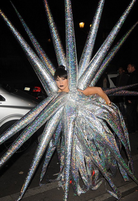 "Chóng mặt" với váy áo của Lady Gaga - 5 Vy Vy