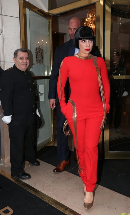"Chóng mặt" với váy áo của Lady Gaga - 11 Vy Vy