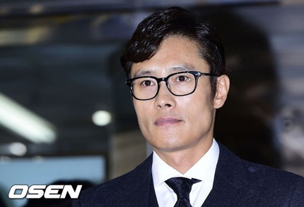 Lee Byung Heon cúi đầu tạ lỗi với người hâm mộ vì scandal "tống tiền" - 4 Lee Byung Heon cúi đầu tạ lỗi với người hâm mộ vì scandal tống tiền
