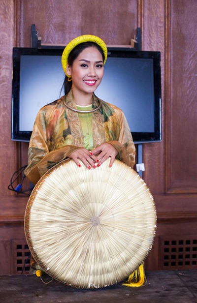 Người đẹp Nguyễn Thị Loan sẽ tham dự phần thi Hoa hậu thể thao - 13 Đại diện Việt Nam Nguyễn Thị Loan diện áo tứ thân trong phần thi tài năng.