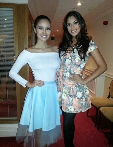 Người đẹp Nguyễn Thị Loan sẽ tham dự phần thi Hoa hậu thể thao - 16 Hoa hậu Thế giới Megan Young chụp hình chung với đại diện của Curacao