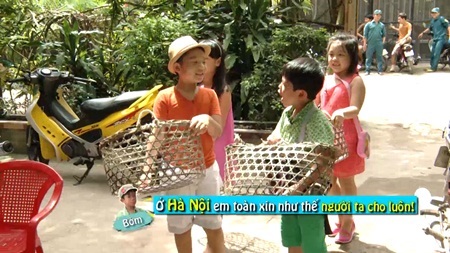 Người lớn cũng “phát sốt” với các nhóc tỳ nhà sao Việt - 3 Bờm còn tỏ ra mình là chuyên gia
xin ăn và chia sẻ kinh nghiệm với các bạn.