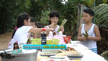 Người lớn cũng “phát sốt” với các nhóc tỳ nhà sao Việt - 7 Cô bé tỏ ra là chị lớn trong nhà
với những câu nói và hành động rất người lớn.