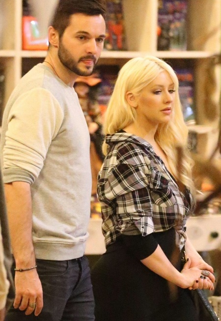 Christina Aguilera quyến rũ với đầm đỏ trễ nải - 6 Normal