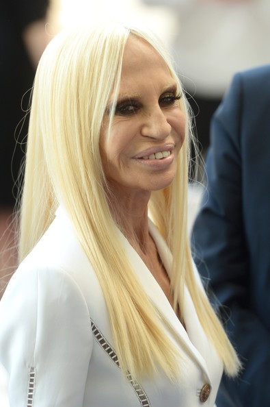 Bà Donatella từng tham gia một số bộ phim liên quan tới thời trang, trong đó phải kể tới