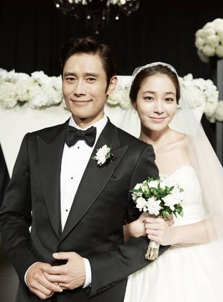 Lee Byung Heon đoàn tụ với vợ ở Mỹ sau scandal “tống tiền” - 1 Lee Min Jung và Lee Byung Heon đã đoàn tụ tại Mỹ sau một thời gian hiểu lầm, xa cách.