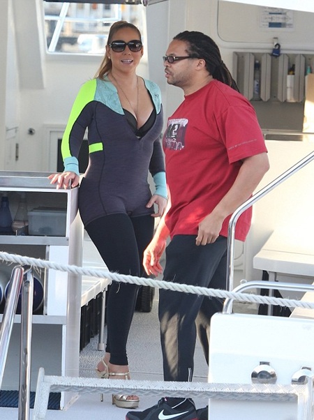Mariah Carey diện giày cao gót trị giá hơn 21 triệu đồng - 1 Mariah Carey chọn giày cao gót lênh khênh để đi vãn cảnh bằng du thuyền.