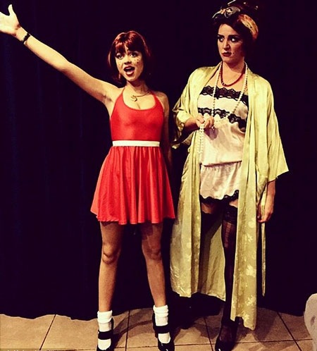 Nữ diễn viên đang lên Sarah Hyland tới dự tiệc hóa trang tại nhà Kate Hudson.