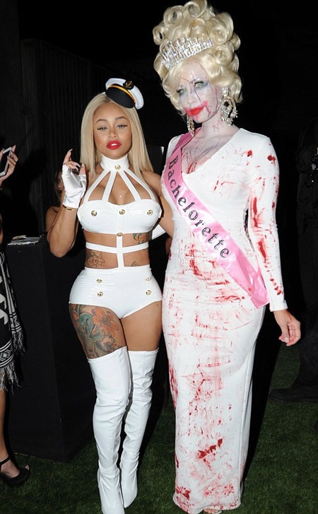 Hình ảnh gợi cảm của Blac Chyna (trái) và Amber Rose trong đêm Halloween.