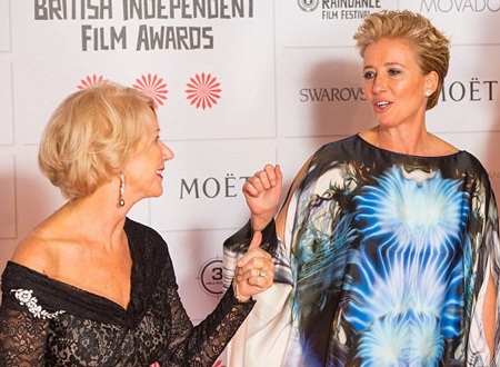 Helen Mirren: Gừng càng già càng cay! - 7 Bà Helen vui vẻ chào hỏi nữ diễn viên Emma Thompson