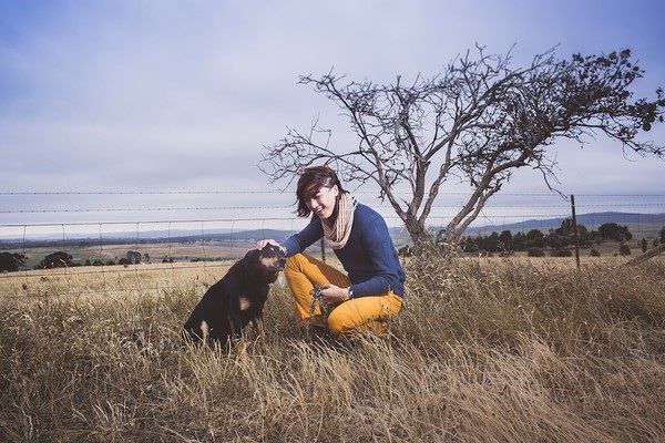 Tấn Khang - Mâu Thuỷ “tình tứ” ở xứ sở cừu Merino - 6 Trang phục Len lông cừu với màu sắc thiên nhiên đầy cảm hứng
giữa đồng cỏ nước Úc