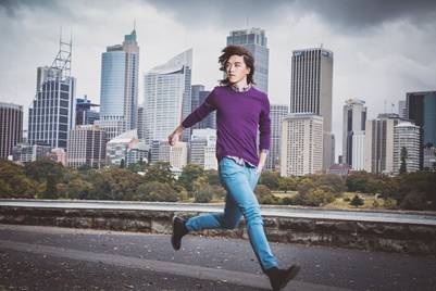 Tấn Khang - Mâu Thuỷ “tình tứ” ở xứ sở cừu Merino - 7 Trang phục Len lông cừu với màu sắc thiên nhiên đầy cảm hứng
giữa đồng cỏ nước Úc