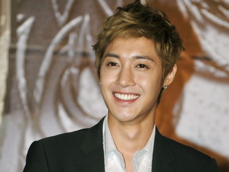 Hai vụ tai tiếng ồn ào nhất làng giải trí xứ Hàn năm 2014 - 2 Kim Hyun Joong đã phải thừa nhận sai lầm và nói lời xin lỗi bạn gái.