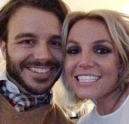 Britney Spears và bạn trai mới - nhà sản xuất Charlie Ebersol đã hò hẹn được 2 tháng.