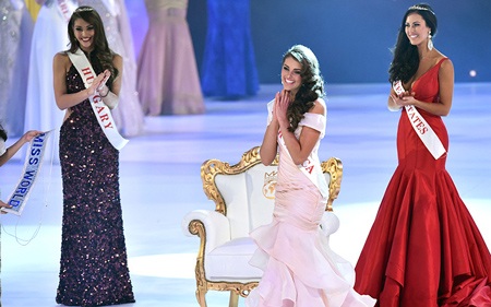 Xem lại đêm chung kết ấn tượng của Hoa hậu Thế giới - 26 Rolene Strauss của Nam Phi hạnh phúc khi biết rằng, cô được chọn là Hoa hậu Thế giới năm 2014.