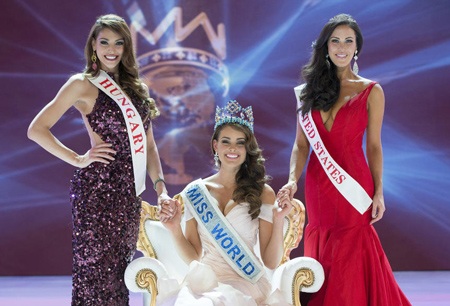 Tân hoa hậu thế giới từng bị chỉ trích vì “béo” trước cuộc thi - 8 Hoa hậu Rolene Strauss bên hai á hậu của cuộc thi Hoa hậu Thế giới