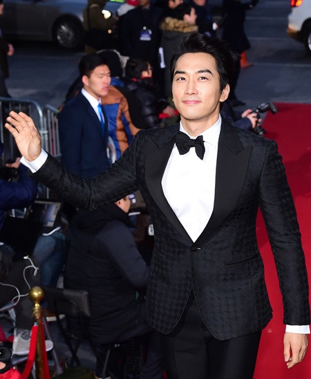 Mỹ nhân xứ Hàn mặc bạo tại lễ trao giải Rồng Xanh năm 2014 - 25 Song Seung Heon lịch lãm và cuốn hút