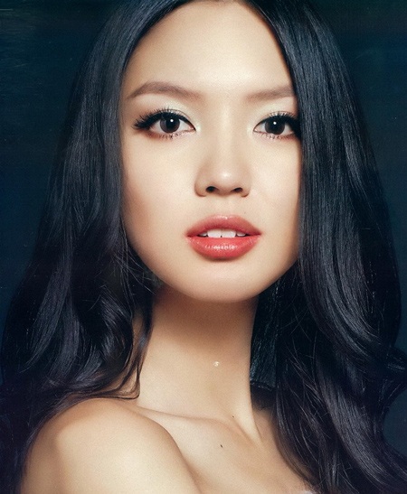 Cựu hoa hậu thế giới Trương Tử Lâm rạng ngời ngày tái xuất - 10 Năm 2013, Tử Lâm bất ngờ làm đám cưới với một doanh nhân trẻ và lui về ở ẩn.