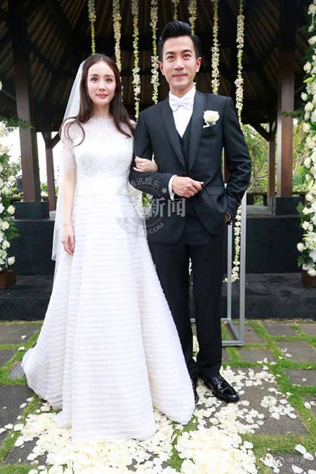 Năm 2014: Năm đại hỷ của làng giải trí châu Á - 1 Dương Mịch kết hôn với bạn trai hơn 12 tuổi - Lưu Khải Uy tại Indonesia.