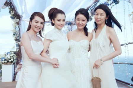 Năm 2014: Năm đại hỷ của làng giải trí châu Á - 6 Lâm Tâm Như (thứ hai từ phải sang) làm phù dâu trong đám cưới Từ Nhược Tuyên.