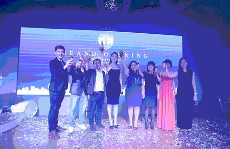 One Plus - Beer Club trên cao khiến giới trẻ say đắm - 2 3 mặt của One Plus có
thể ngắm thành phố từ trên cao