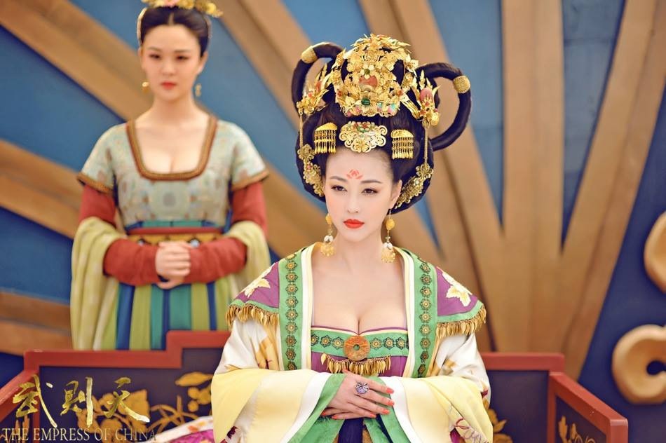 Phim mới của Phạm Băng Băng bị “cắt sóng” vì quá “nóng” - 1 Cảnh khoe da thịt ngập tràn trong